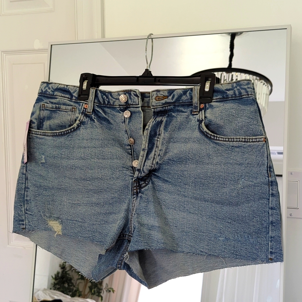 High-Rise Curvy Shorts